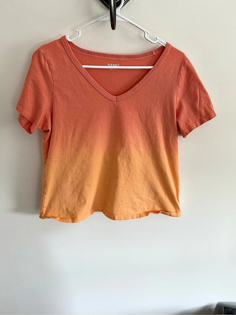OLD NAVY EveryWear V-Neck Ombré T-Shirt Medium